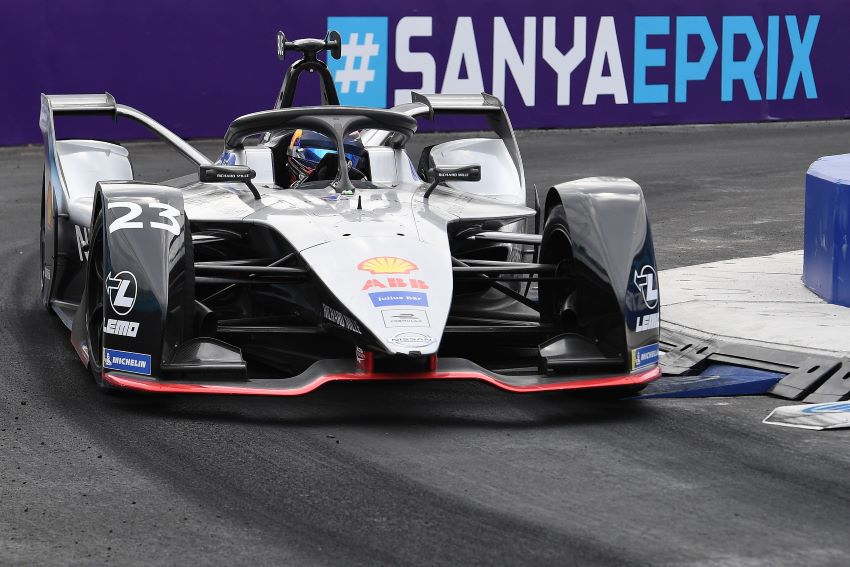 Carro de Fórmula E na pista