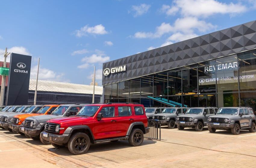 Veículos em frente a concessionária da GWM