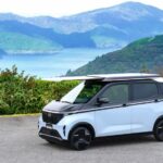 Nissan Sakura com o painel solar aberto