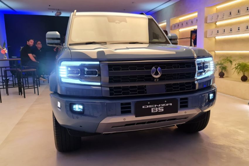 Visão frontal do SUV off-road Denza B5