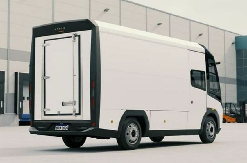 Veículo da Arrow todo branco