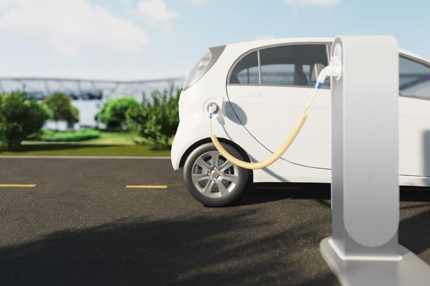 Veículo elétrico na estação de recarga