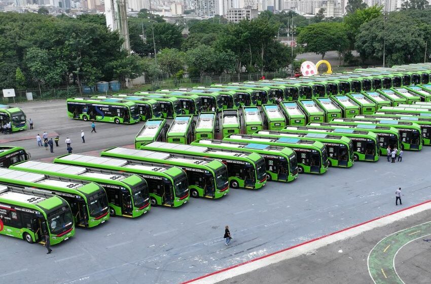 Ônibus da Eletra sendo entregues