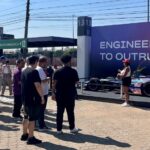 Público tirando foto nos espaços da Fórmula E