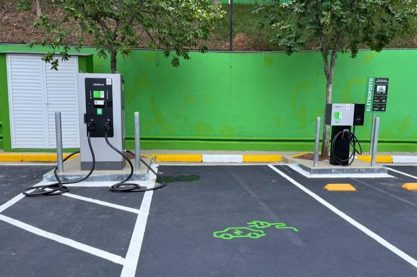 Estações de recarga em loja da Leroy Merlin