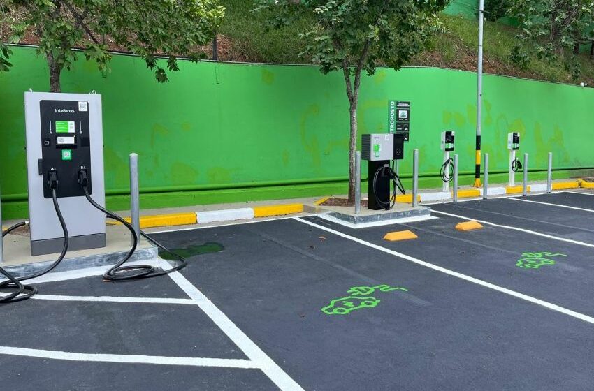 Carregadores disponíveis em loja da Leroy Merlin