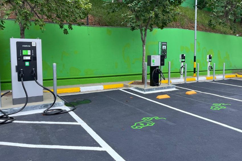 Carregadores disponíveis em loja da Leroy Merlin