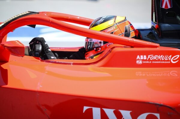 Jake Dennis vence o E-Prix de São Paulo; Drugovich punido