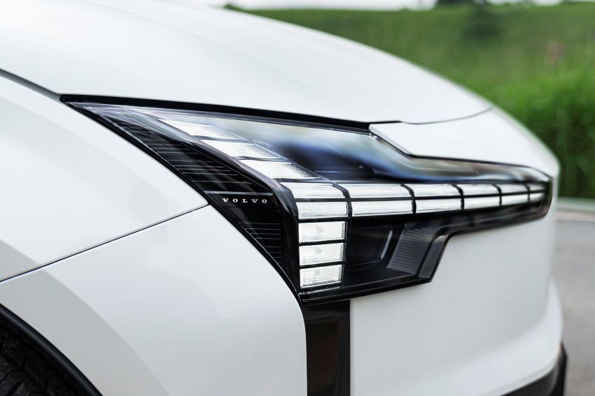 Detalhe dos faróis do carro