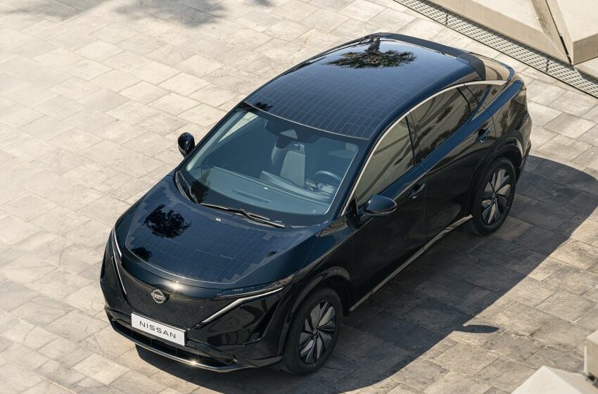 Nissan Ariya com placas solares