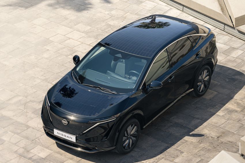 Nissan Ariya com placas solares