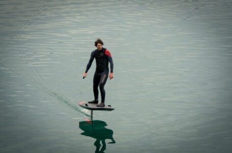 Prancha elétrica da Audi sendo utilizada