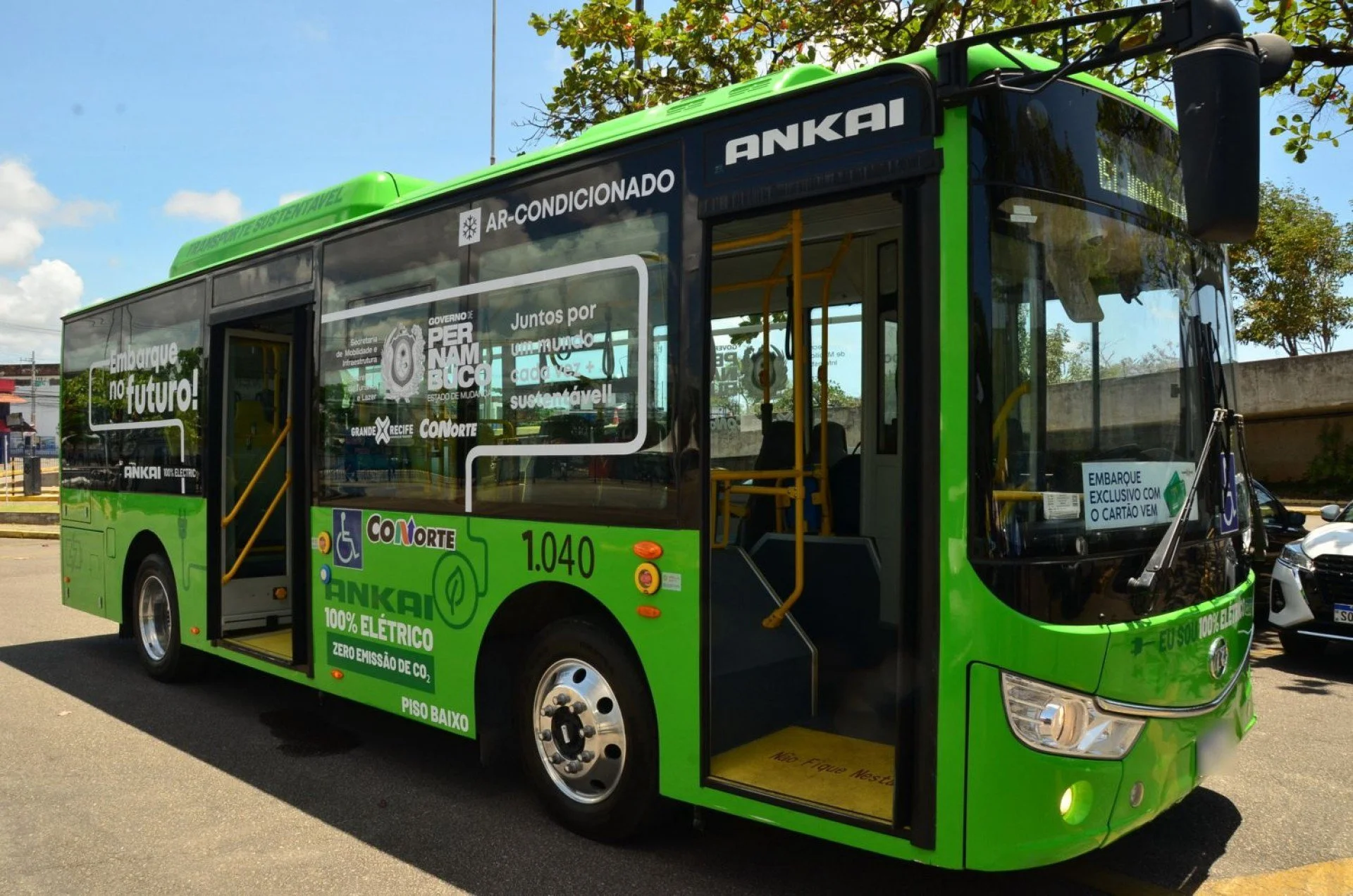 Pernambuco anuncia 100 ônibus elétricos para a Grande Recife