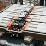 Bateria CATL em bancada de manutenção