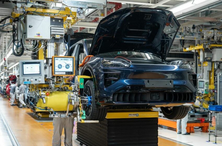 Cayenne elétrico em fabricação