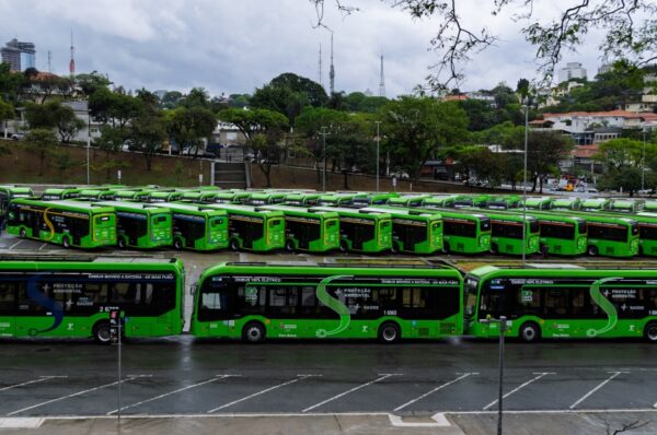 Quando a escala vira liderança: o que o mercado de ônibus elétricos na América Latina nos diz sobre o futuro da mobilidade