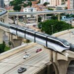 Vista aérea do monotrilho passando sobre a Marginal Pinheiros