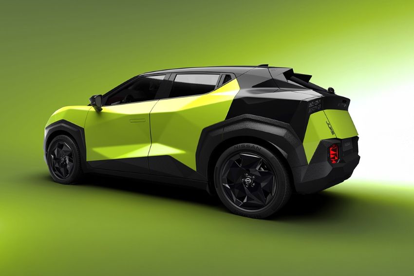 Visão traseira e lateral do Nissan Juke, no cenário verde