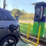 Carro carregando