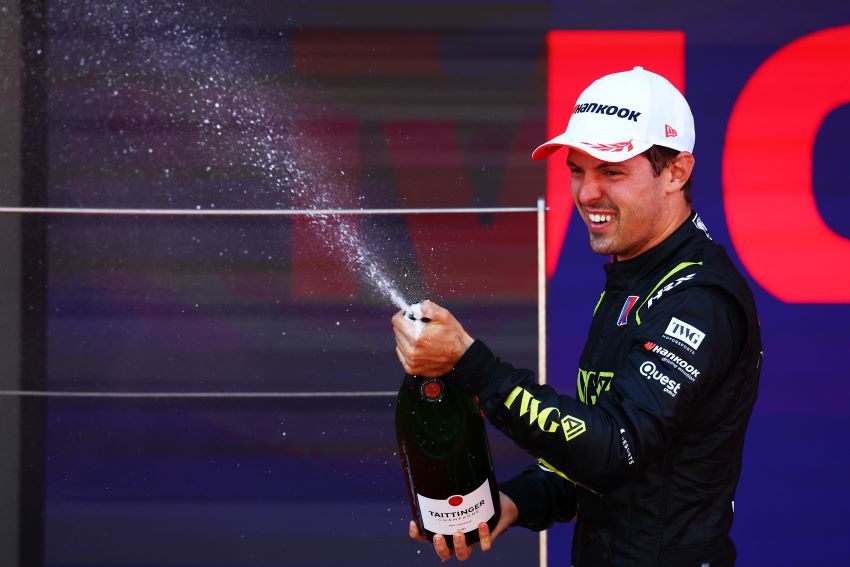Drugovich celebrando o pódio