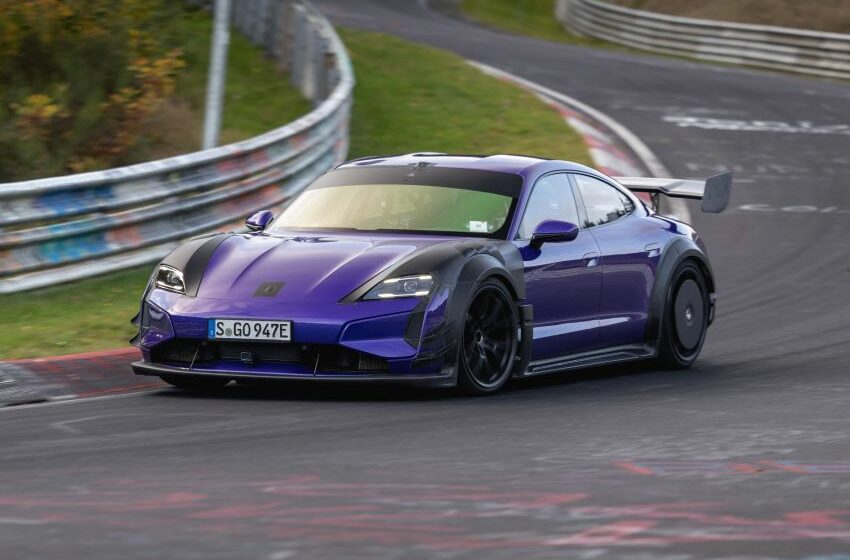 Porsche Taycan Turbo GT no circuito