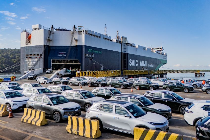 Navio vindo da China traz mais 5 mil Geely EX5 EM-i ao Brasil
