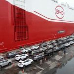 Navio da BYD chega ao porto de Itajaí com mais 7,2 mil veículos