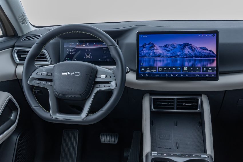Visão interna da cabine do BYD Atto 2