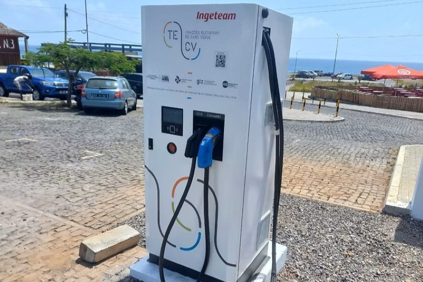 Eletroposto de carga rápida em Cabo Verde