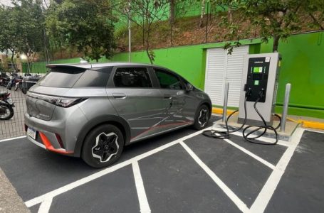 Brasil chega a 25 mil eletropostos, sendo 33% de carga rápida