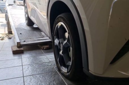 Carro sendo guinchado