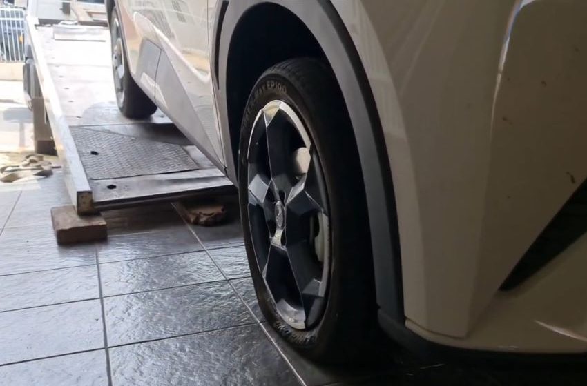 Carro sendo guinchado