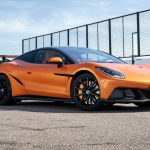Superesportivo elétrico Denza Z Racing na cor laranja