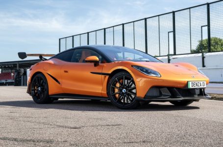 Superesportivo elétrico Denza Z Racing na cor laranja