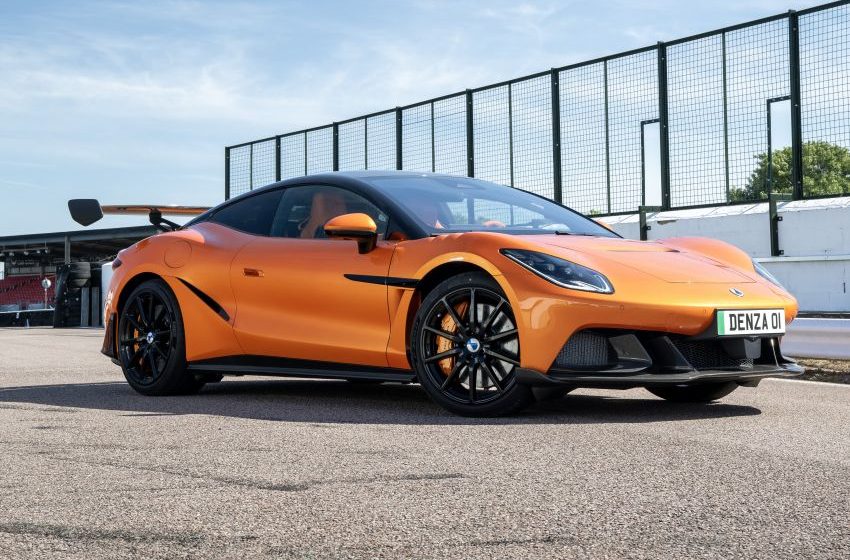 Superesportivo elétrico Denza Z Racing na cor laranja