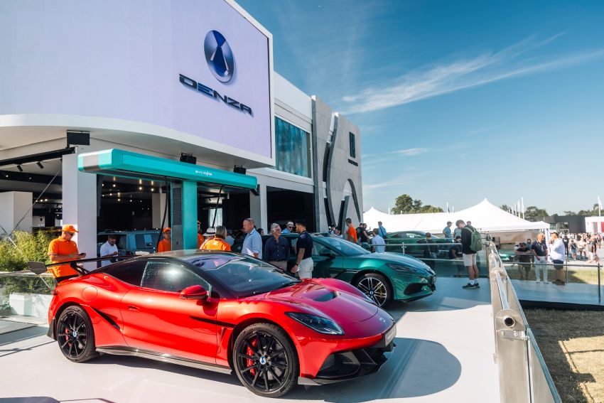 Carros elétricos recebem recarga em Flash Charger