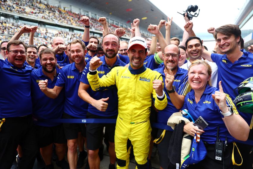 Lucas Di Grassi comemora com equipe