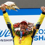 Lucas Di Grassi levanta o troféu da vitória no pódio