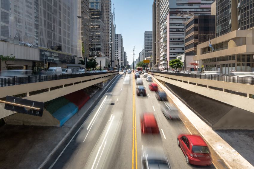 Brasil impulsiona avanço dos carros elétricos na América Latina
