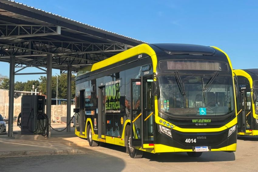 Ônibus elétricos evitam emissão de 4,75 mil toneladas de CO₂ em São José dos Campos