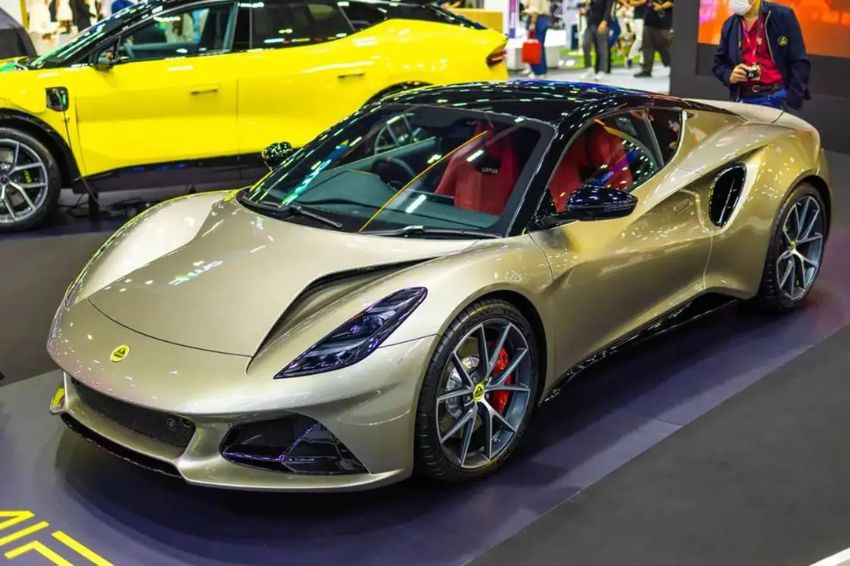 Lotus estreia no Brasil com carros elétricos de até 900 cavalos
