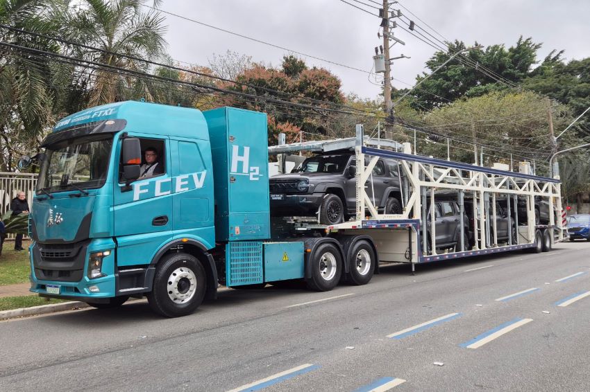 Caminhão a hidrogênio da GWM leva carros para Interlagos