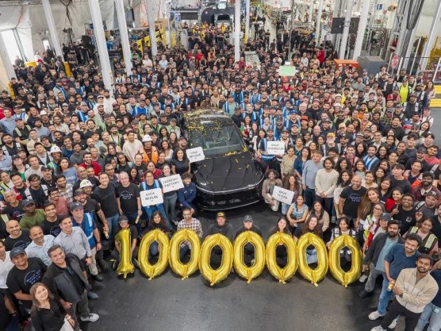 Tesla alcança marca de 10 milhões de carros elétricos fabricados