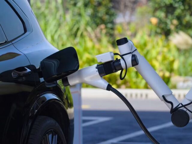 Geely apresenta carregador ultrarrápido de 2,25 MW