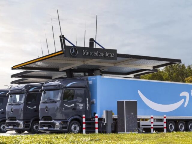 Amazon recebe primeiros caminhões elétricos eActros 600 na Alemanha