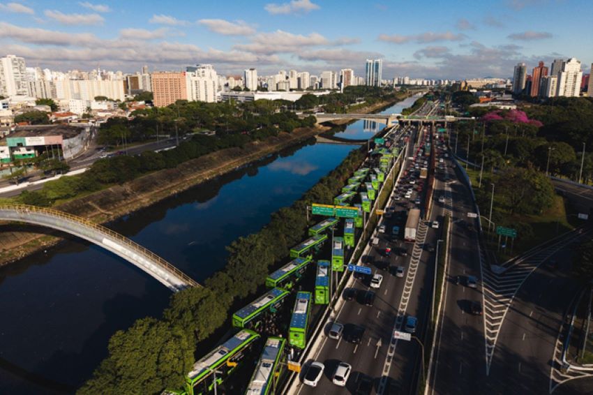 BYD chega a 301 ônibus elétricos emplacados no Brasil em 2026