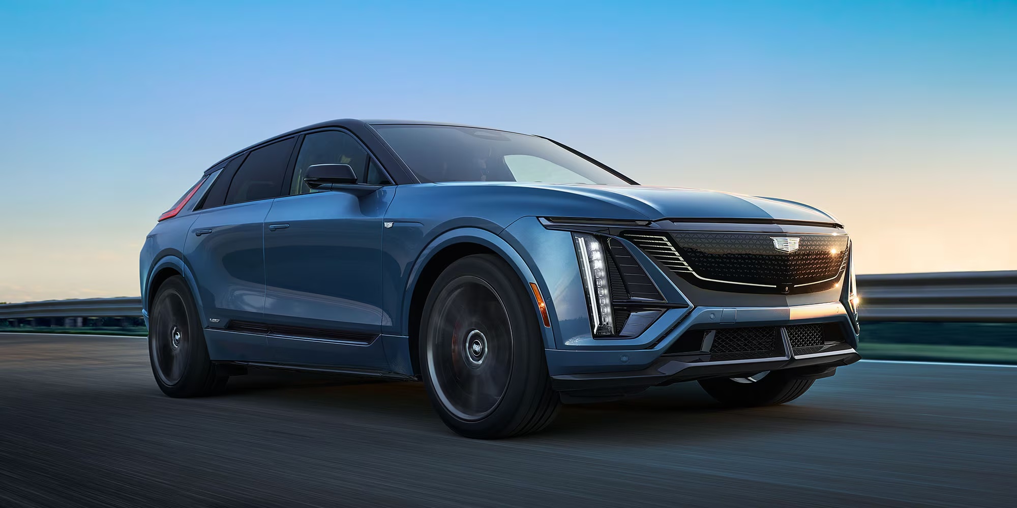 Modelo Cadillac Lyriq, SUV 100% elétrico.