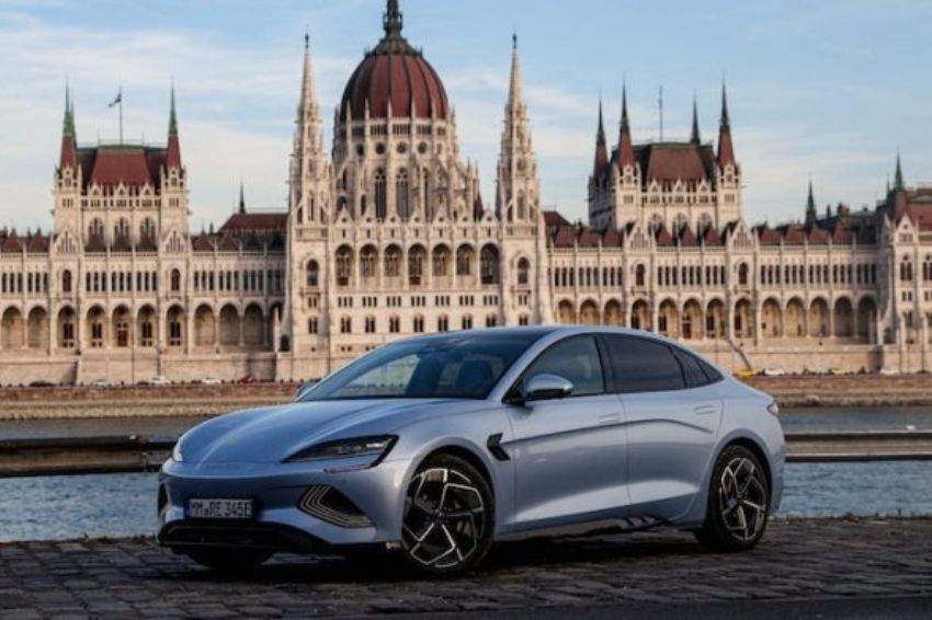 Tesla cresce 72,5% na Europa, enquanto BYD quase dobra emplacamentos