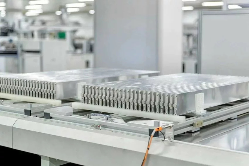 Carregar o carro elétrico até 100% pode ser um problema? Entenda a recomendação dos fabricantes