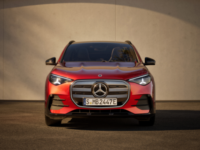 Mercedes-Benz tem recorde de vendas de elétricos e modelos esgotados